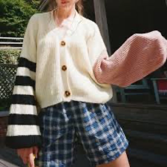 Truly Madly Deeply Sweaters - Adorable cropped Cardigan! Size Large! Urban Outfitters!